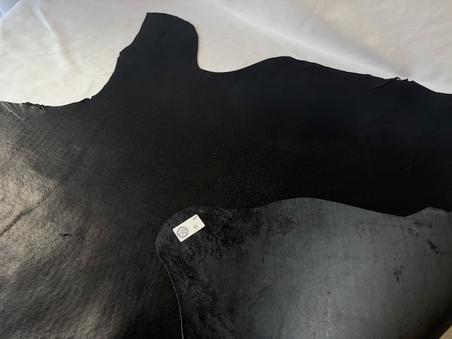 シカ革(ヌメ)パリッとタイプ改 ブラックカラー Aランク45ds 1.2mm 銀面あり シボなし艶あり