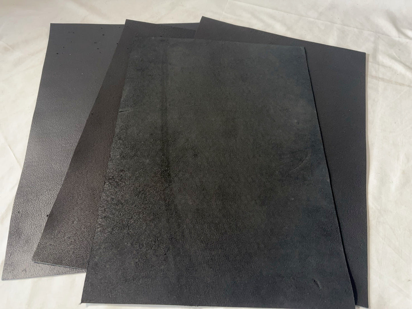 カットレザー1枚 ツキノワグマ Aランク A3サイズ