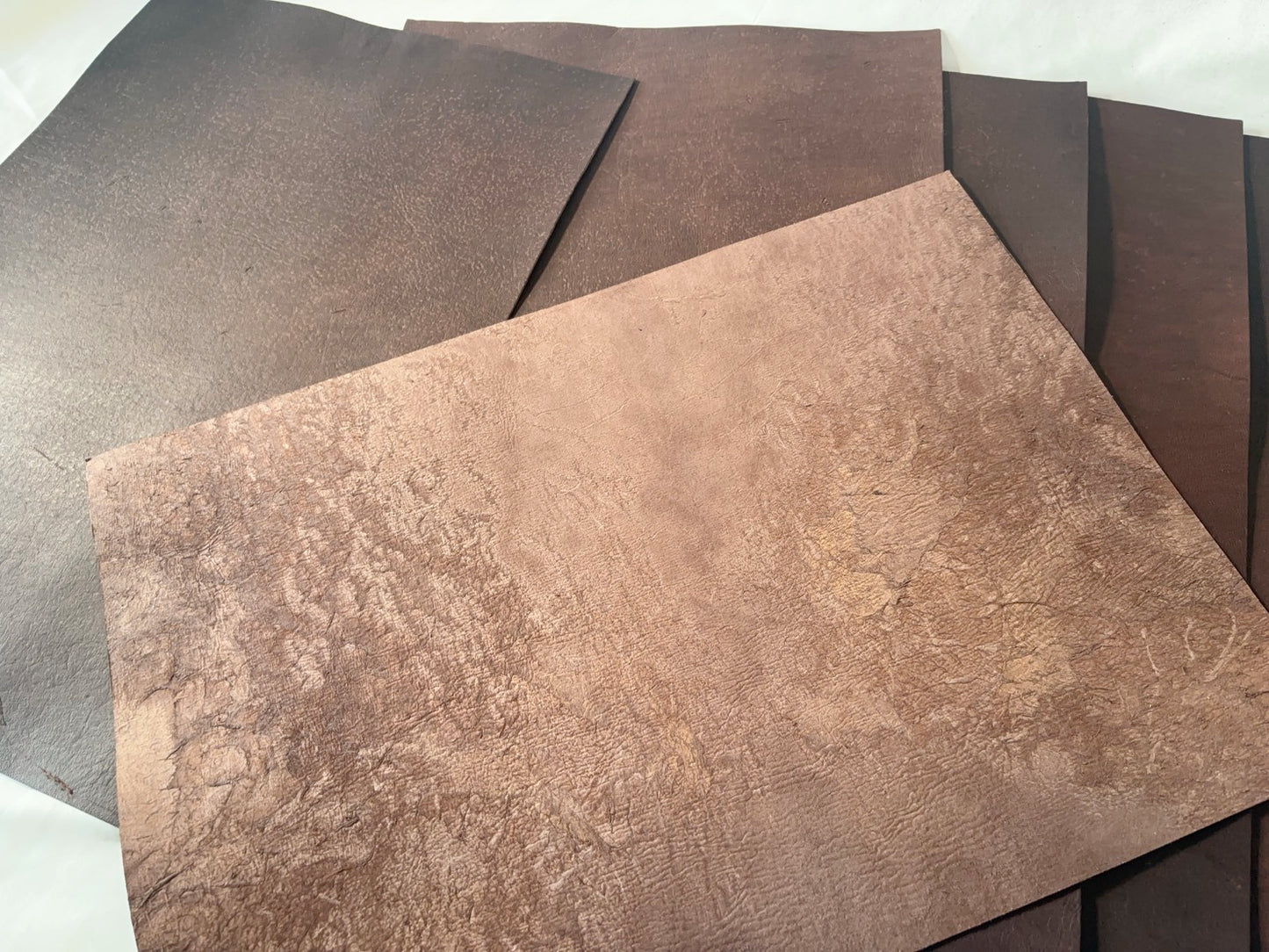 カットレザー1枚 鹿革パリッとタイプ ブラウンカラー Aランク A4サイズ