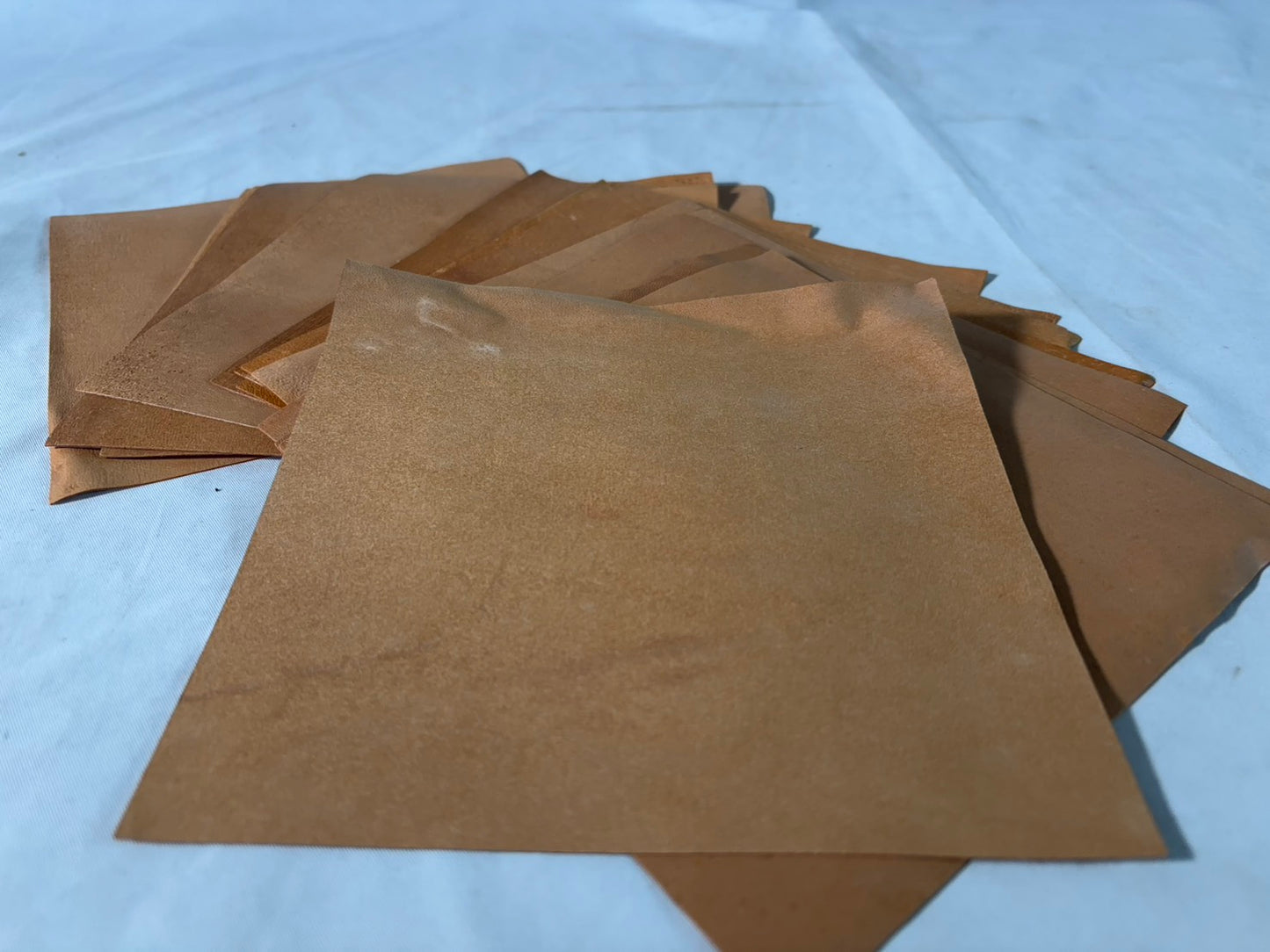 鹿革の折り紙 キャメルカラー 大サイズ 15㎝×15㎝サイズ