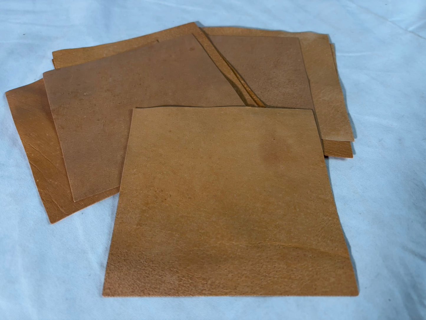 鹿革の折り紙 キャメルカラー 小サイズ 11㎝×11㎝サイズ