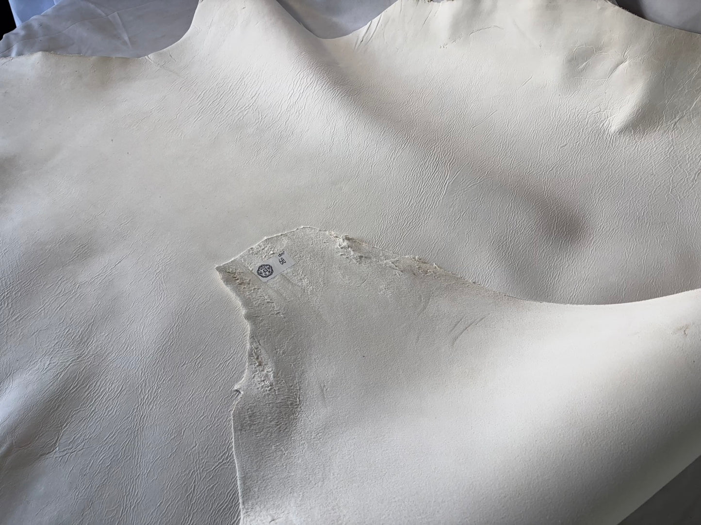 弓道用(試作品)シカ革セ ーム革ヌバック ライトタイプ 生成りカラーレザーAランク 68ds 1.5㎜