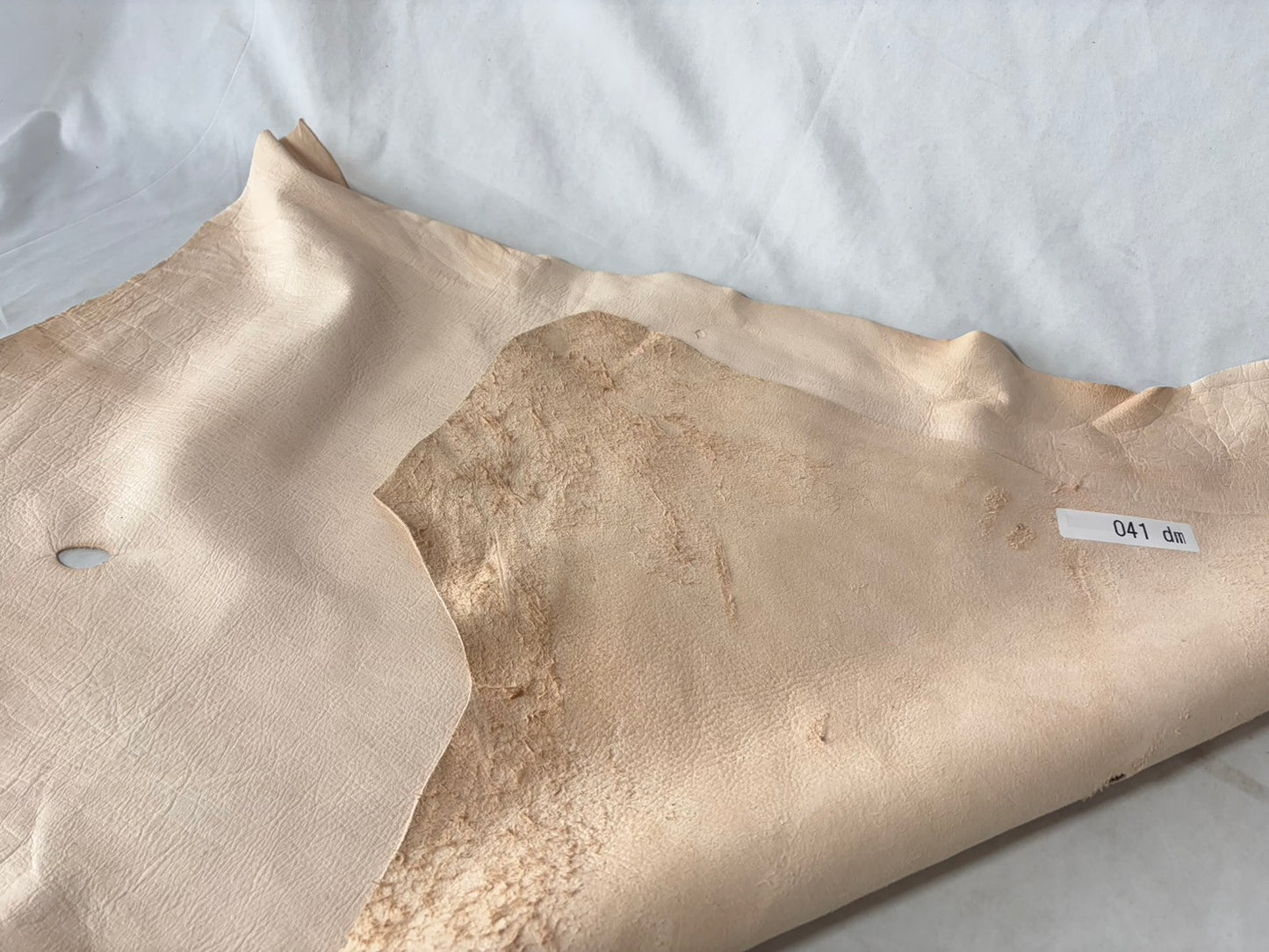 量産安価モデル シカ革(ヌメ)ソフトタイプ 生成りカラー 平均45ds 0.8㎜~1.2㎜mm 銀面あり