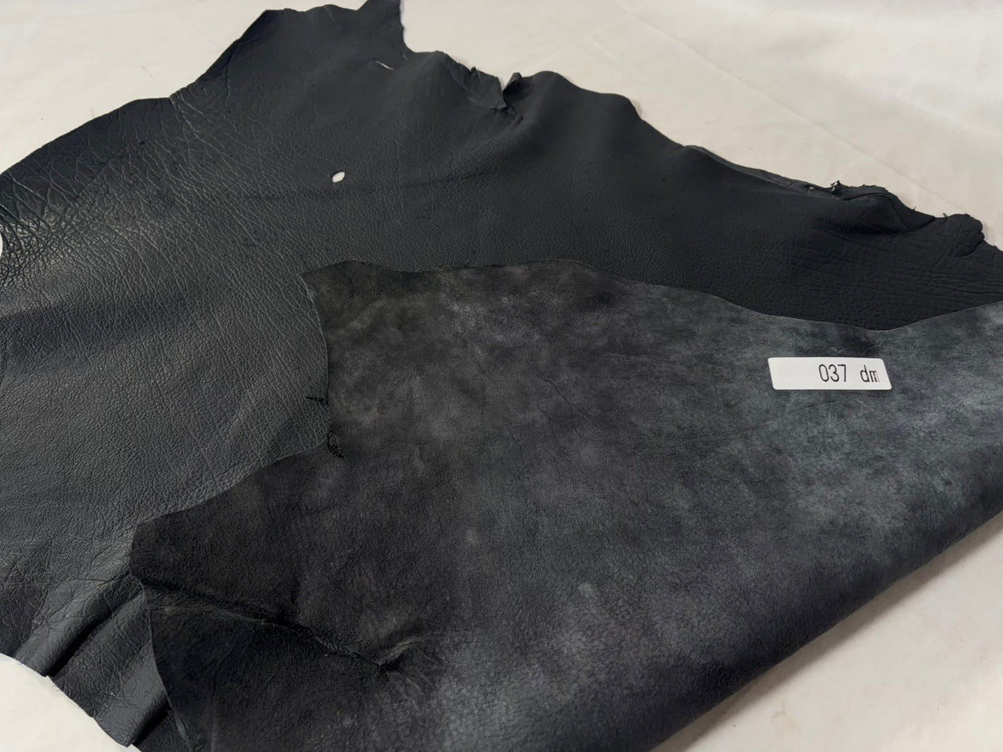 シカ革(ヌメ)ソフトタイプ ブラックカラー レザーAランク37ds 1mm 銀面あり