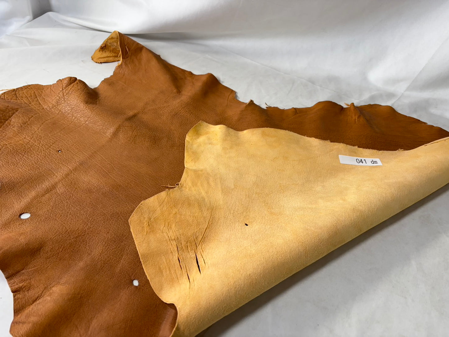 シカ革(ヌメ)ソフトタイプ キャメルカラー レザーAランク41ds 1mm 銀面あり