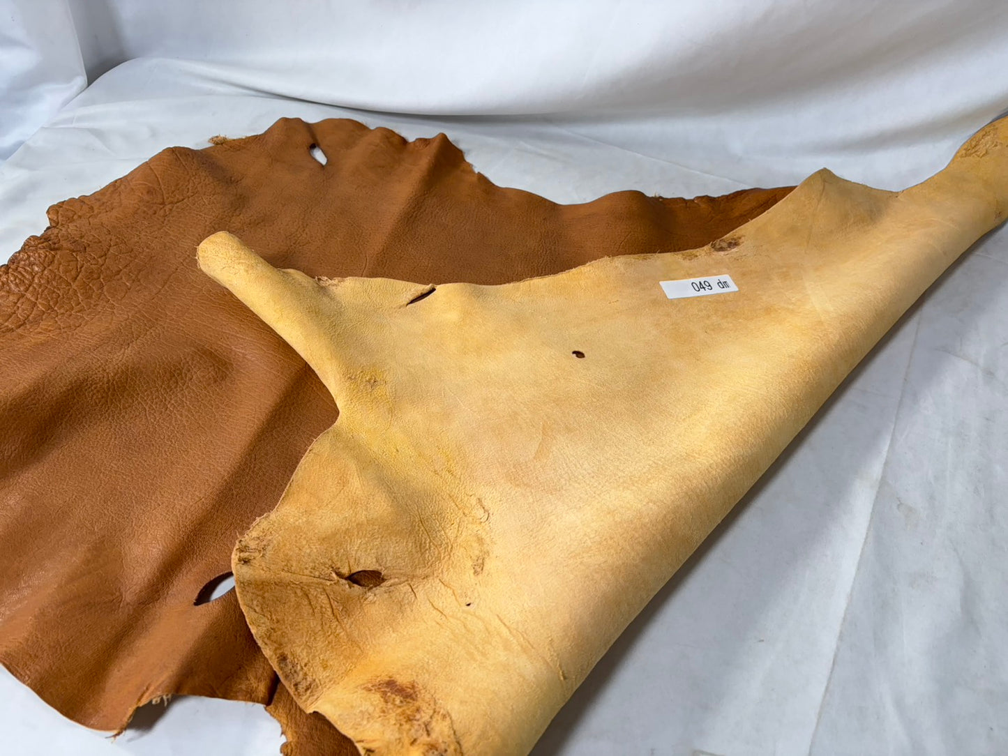 シカ革(ヌメ)ソフトタイプ キャメルカラー レザーAランク49ds 1.2mm 銀面あり