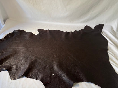 シカ革(ヌメ)ソフトタイプ　こげ茶カラー　レザーAAランク50ds　1.3ｍｍ　銀面あり