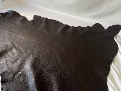 シカ革(ヌメ)ソフトタイプ　こげ茶カラー　レザーAAランク50ds　1.3ｍｍ　銀面あり