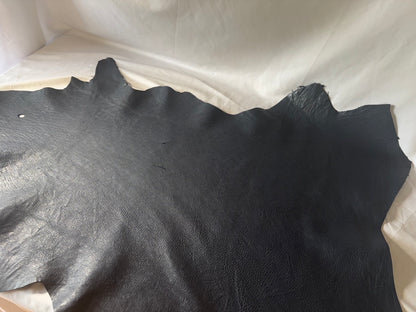 シカ革(ヌメ)ソフトタイプ　ネイビーカラー　レザーAランク65ds　1.5ｍｍ　銀面あり