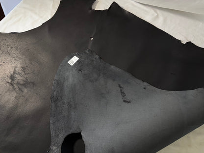 シカ革(ヌメ)パリッとタイプ改　　ブラックカラー　Aランク57ds　1.1ｍｍ　銀面あり　シボなし艶あり　