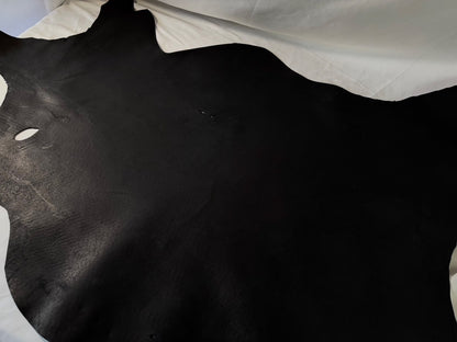 シカ革(ヌメ)パリッとタイプ改　　ブラックカラー　Aランク63ds　1.1ｍｍ　銀面あり　シボなし艶あり　