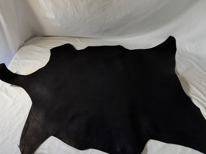 シカ革(ヌメ)パリッとタイプ改　　ブラックカラー　Aランク67ds　1.2ｍｍ　銀面あり　シボなし艶あり　