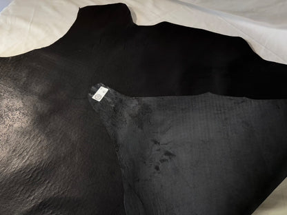 シカ革(ヌメ)パリッとタイプ改　　ブラックカラー　Aランク67ds　1.2ｍｍ　銀面あり　シボなし艶あり　