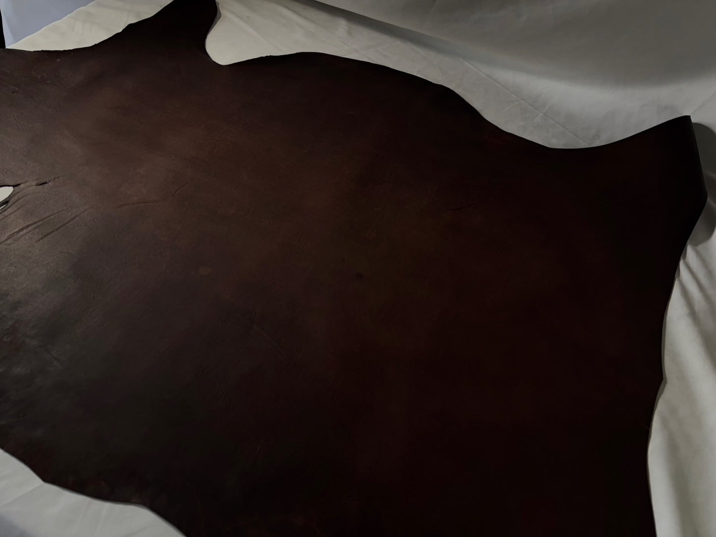 シカ革(ヌメ)パリッとタイプ改　　ブラウンカラー　Aランク46ds　1ｍｍ　銀面あり　シボなし艶あり　