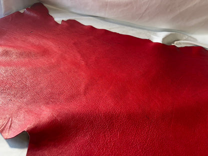 シカ革(ヌメ)ソフトタイプ　レッドカラー　レザーAランク66ds　1.5ｍｍ　銀面あり　傷あり