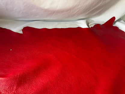シカ革(ヌメ)ソフトタイプ　レッドカラー　レザーAランク66ds　1.5ｍｍ　銀面あり　傷あり