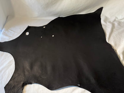 シカ革(ヌメ)パリッとタイプ改　　ブラックカラー　Aランク48ds　1.1ｍｍ　銀面あり　シボなし艶あり　