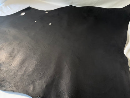 シカ革(ヌメ)パリッとタイプ改　　ブラックカラー　Aランク48ds　1.1ｍｍ　銀面あり　シボなし艶あり　