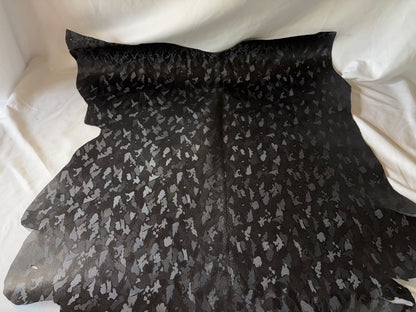 猪革(ヌメ)迷彩　ブラックカラー　Bランク　65ds1.5ｍｍ銀面あり　税込み価格　