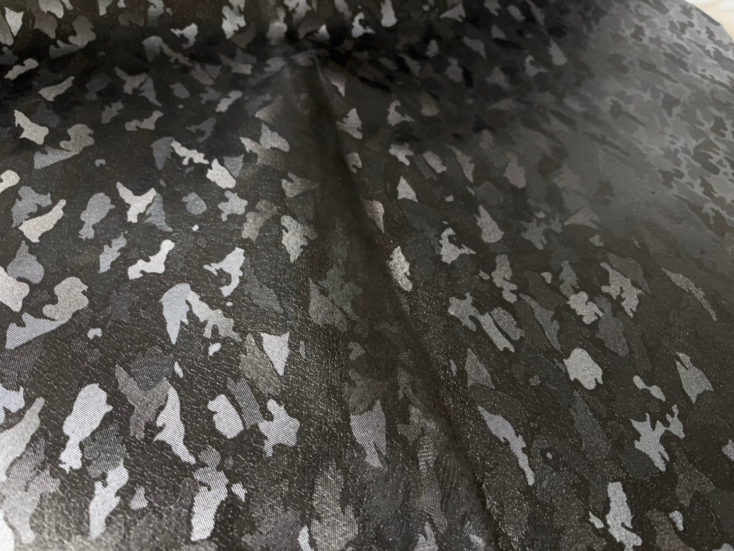 猪革(ヌメ)迷彩　ブラックカラー　Bランク　65ds1.5ｍｍ銀面あり　税込み価格　