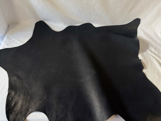 シカ革(ヌメ)パリッとタイプ改　　ブラックカラー　Aランク65ds　1.1ｍｍ　銀面あり　シボなし艶あり　