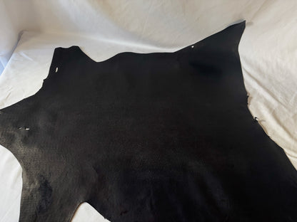 シカ革(ヌメ)パリッとタイプ改　　ブラックカラー　Aランク57ds　1.1ｍｍ　銀面あり　シボなし艶あり　