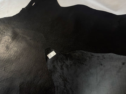 シカ革(ヌメ)パリッとタイプ改　　ブラックカラー　Aランク57ds　1.1ｍｍ　銀面あり　シボなし艶あり　