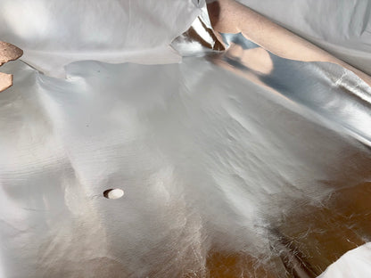 鹿革(ヌメ)シルバーカラー銀箔　Aランク68ds　1.2ｍｍ銀面あり　税込み価格　