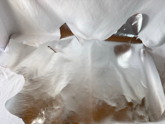 鹿革(ヌメ)シルバーカラー銀箔　Aランク65ds　1.5ｍｍ銀面あり　税込み価格　