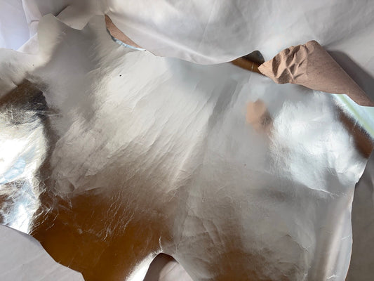 鹿革(ヌメ)シルバーカラー銀箔　Aランク61ds　1.1ｍｍ銀面あり　税込み価格　