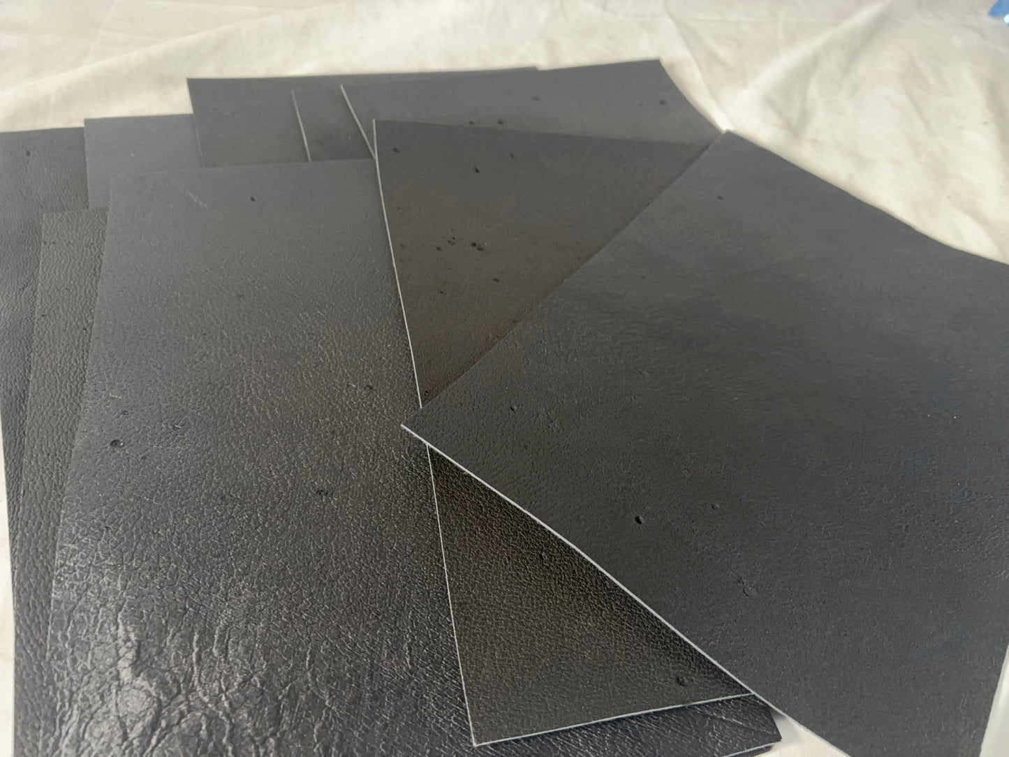 カットレザー１枚　ツキノワグマ　Bランク　A3サイズ