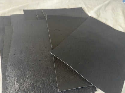 カットレザー１枚　ツキノワグマ　Bランク　A3サイズ