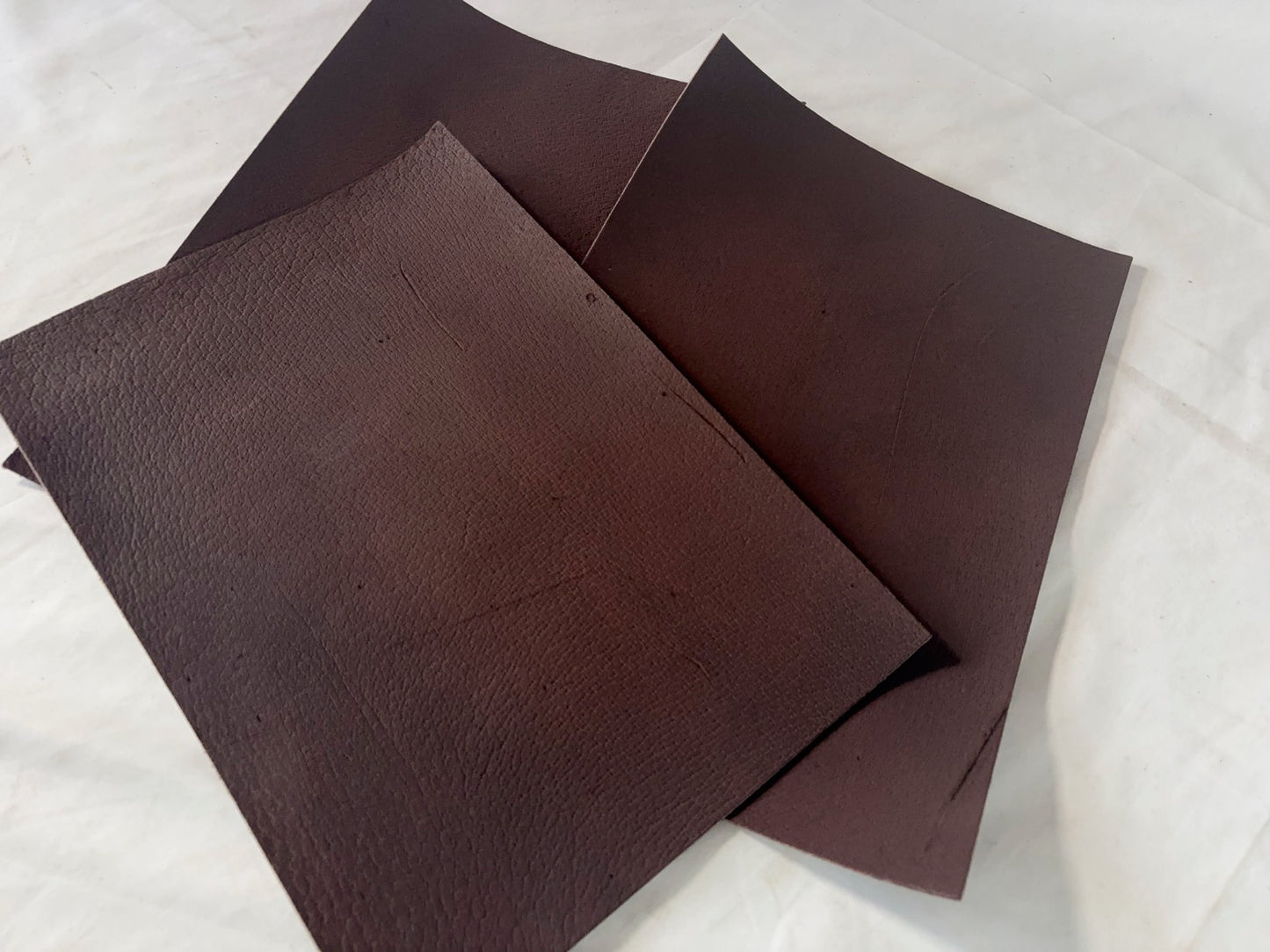 カットレザー１枚　猪ダークブラウン　Aランク　A4サイズ