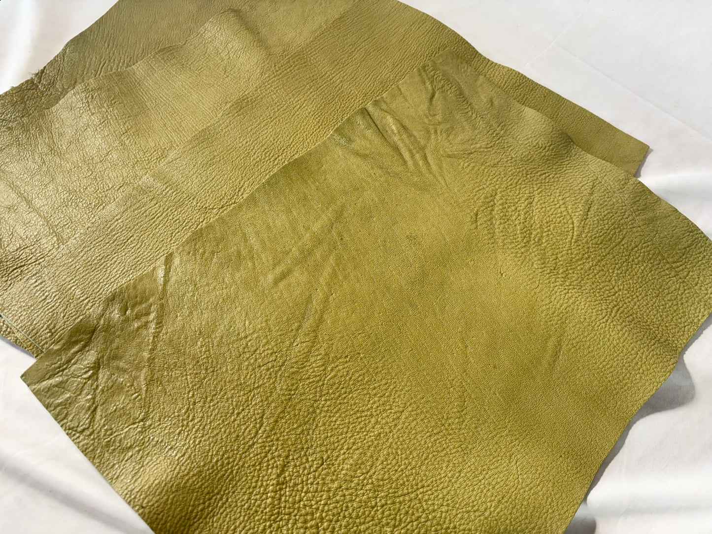 カットレザー１枚　鹿革ソフト　ピスタチオカラー　Aランク　A3サイズ