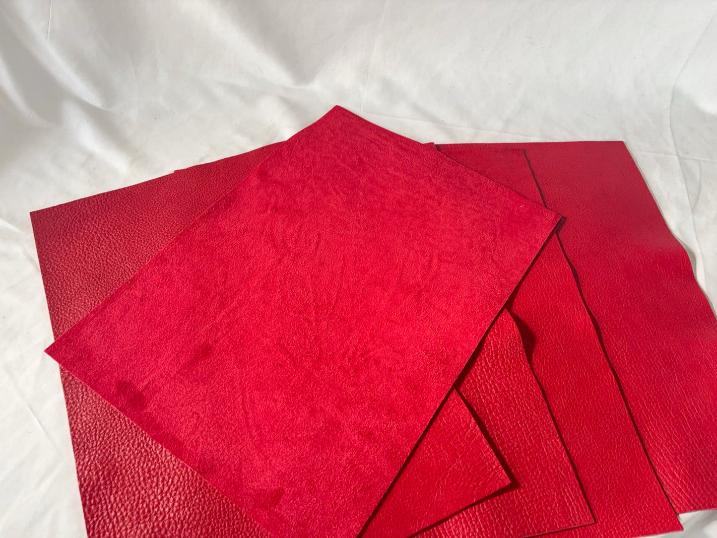 カットレザー１枚　鹿革ソフト　レッドカラー　Aランク　A3サイズ