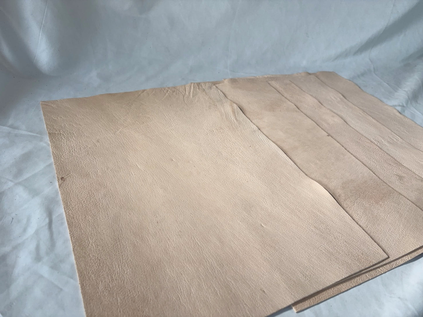 カットレザー１枚　鹿革ソフト　生成りカラー　Aランク　A3サイズ