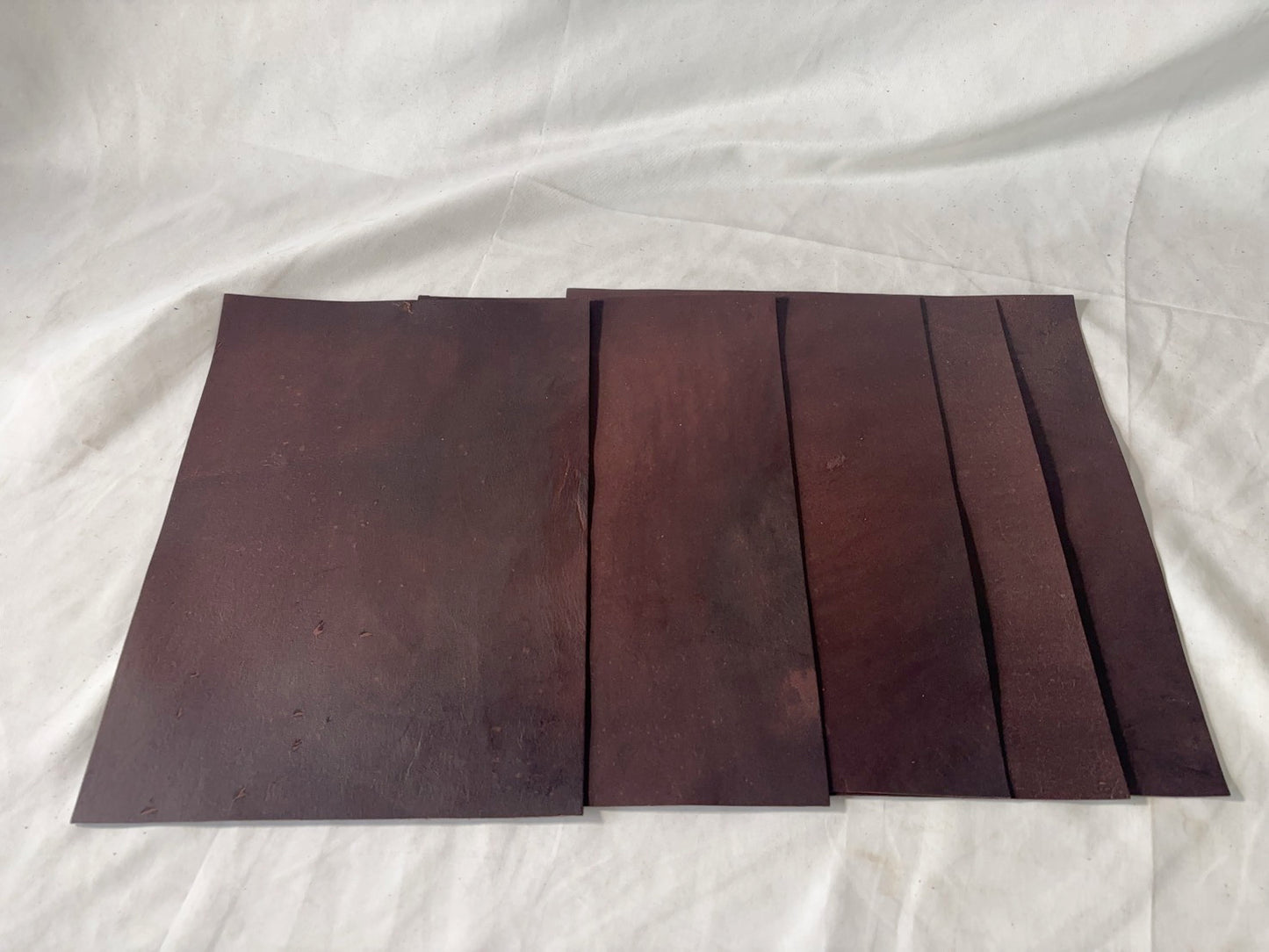 カットレザー１枚　鹿革パリッとタイプ　ブラウンカラー　Aランク　A3サイズ