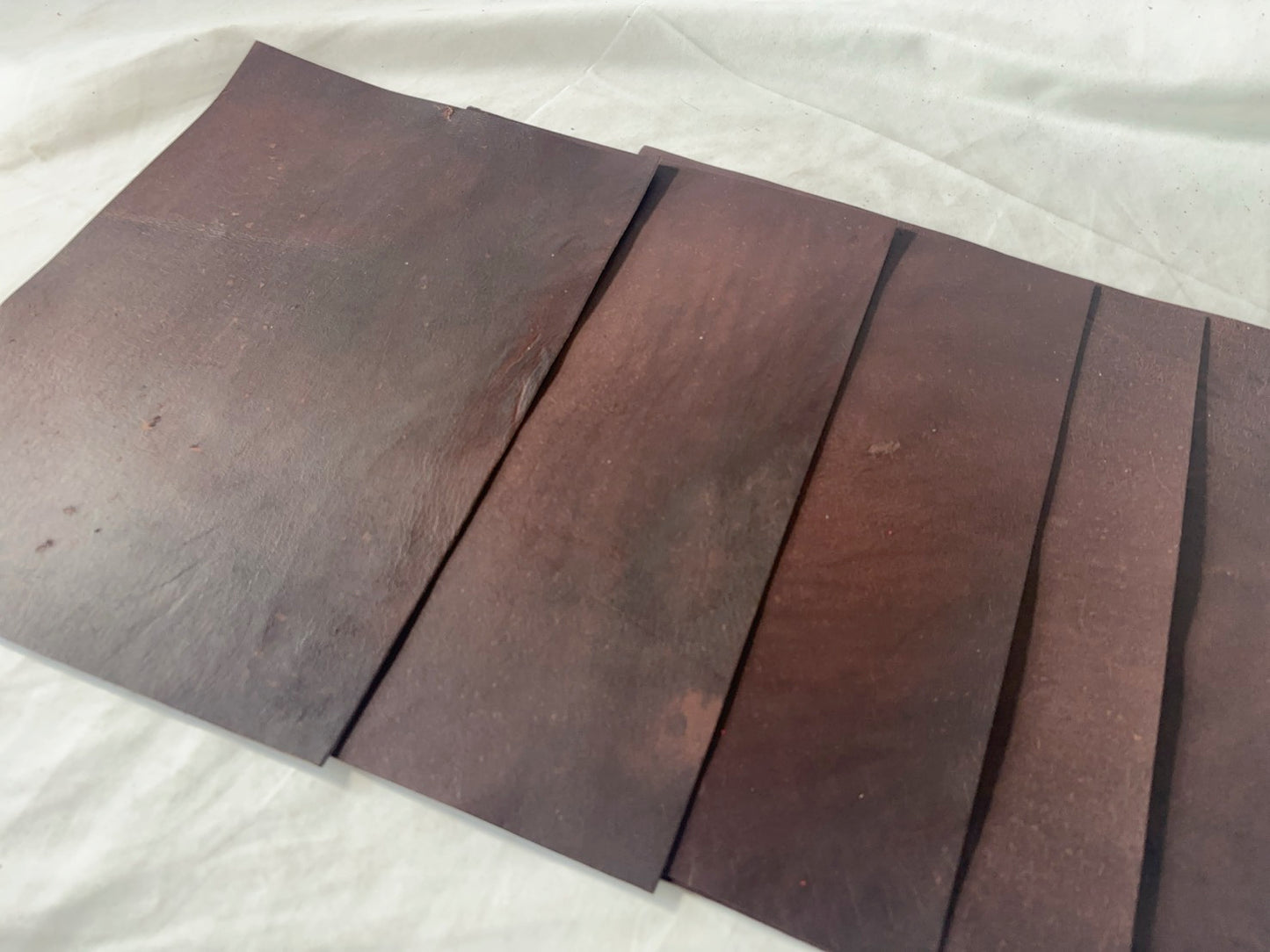 カットレザー１枚　鹿革パリッとタイプ　ブラウンカラー　Aランク　A3サイズ