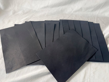 カットレザー１枚　鹿革パリッとタイプ　ブラックカラー　Aランク　A4サイズ