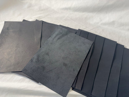 カットレザー１枚　鹿革パリッとタイプ　ブラックカラー　Aランク　A4サイズ