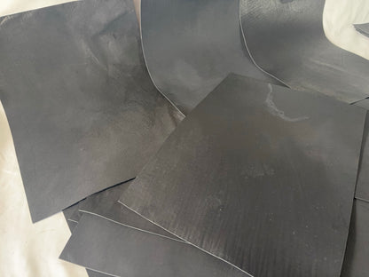 カットレザー１枚　鹿革パリッとタイプ　ブラックカラー　Aランク　A3サイズ