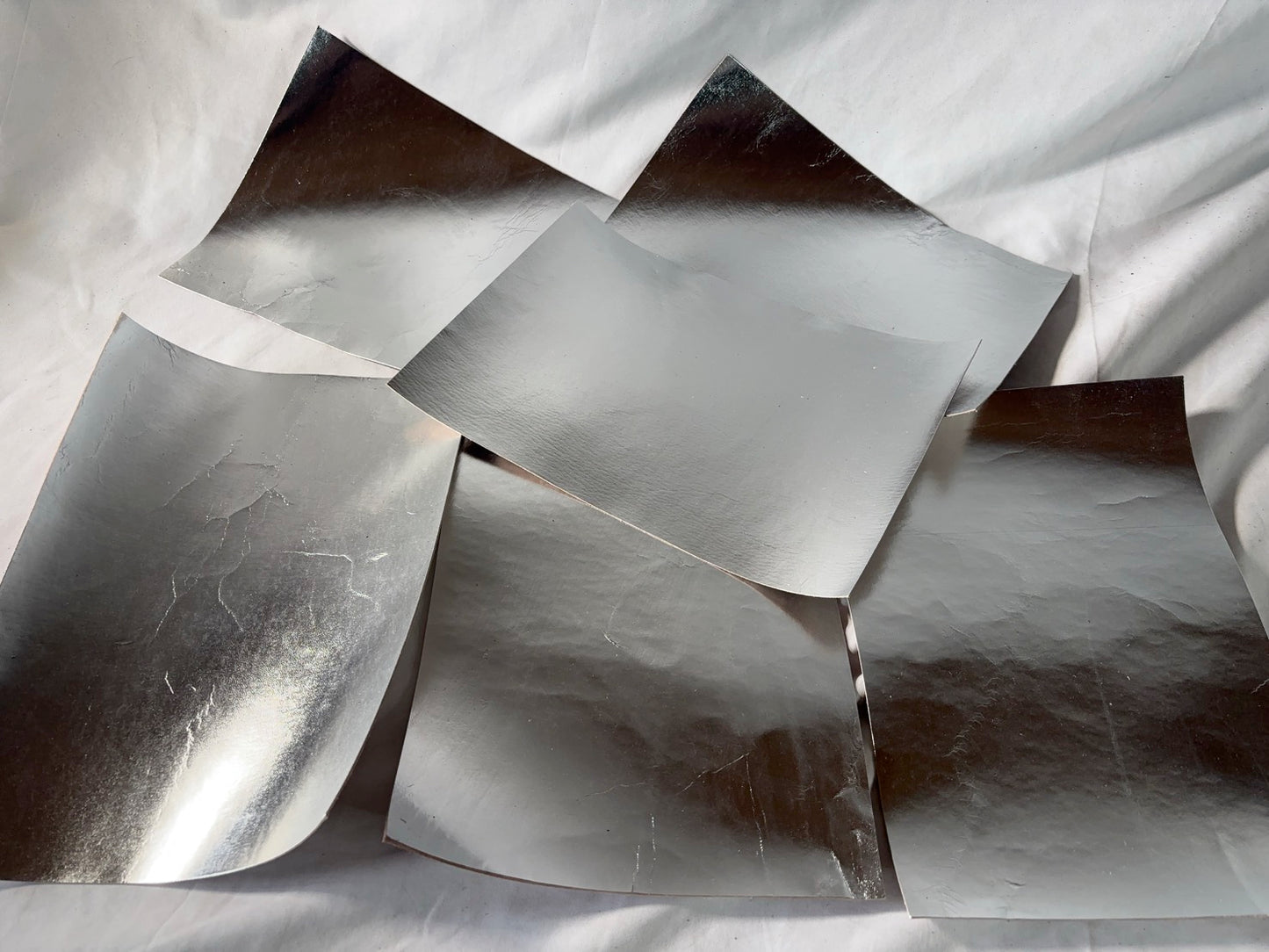 カットレザー１枚　鹿革シルバーカラー銀箔　　A4