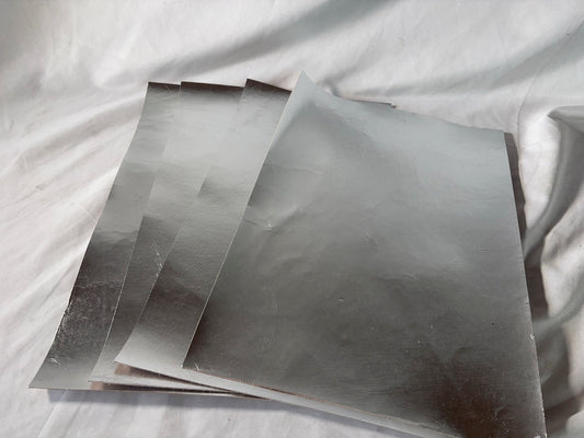 カットレザー１枚　鹿革シルバーカラー銀箔　　A３サイズ