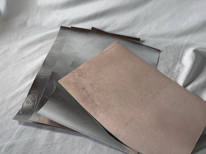 カットレザー１枚　鹿革シルバーカラー銀箔　　A３サイズ