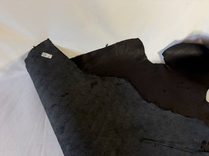 熊革(ヒグマ)ブラックカラー　1.7㎜　86ds　Aランク　半裁 　傷あり