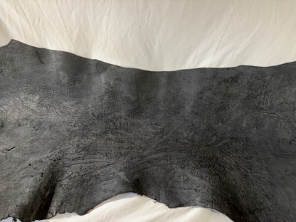 超ビックサイズ300㎏越え熊革(ヒグマ)ブラックカラー　3㎜～3.5㎜　115ds　Aランク　半裁