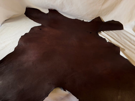 熊革(ツキノワグマ)ブラウンカラー　1.7㎜　68ds　Aランク　小穴