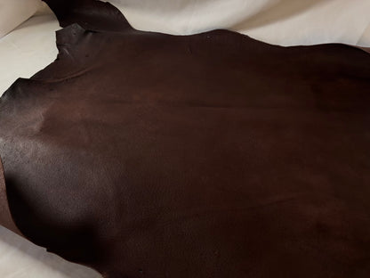 熊革(ツキノワグマ)ブラウンカラー　1.7㎜　68ds　Aランク　小穴