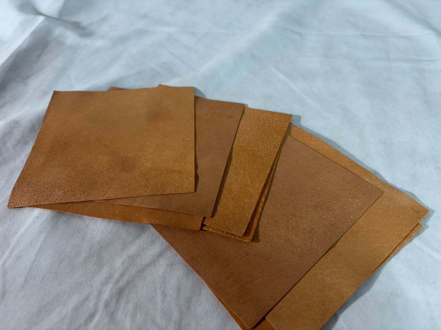 鹿革の折り紙　キャメルカラー　小サイズ　11㎝×11㎝サイズ