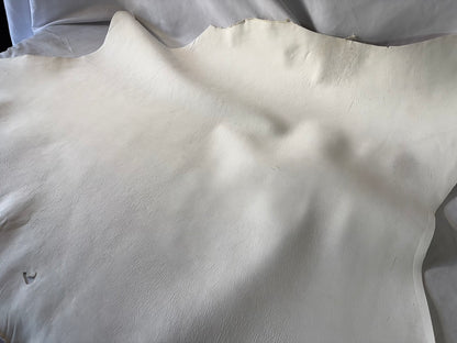 弓道用(試作品)シカ革セ ーム革ヌバック　ライトタイプ　　生成りカラーレザーAランク　68ds　１．５㎜